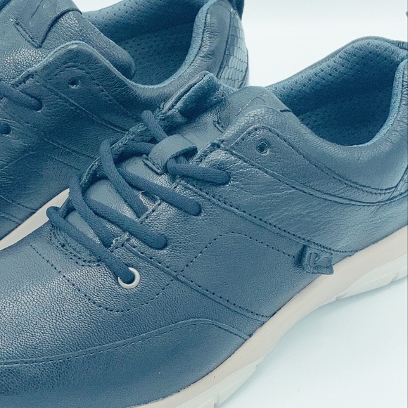 Strive Leather Sneakers NIB - Picture 9 of 14